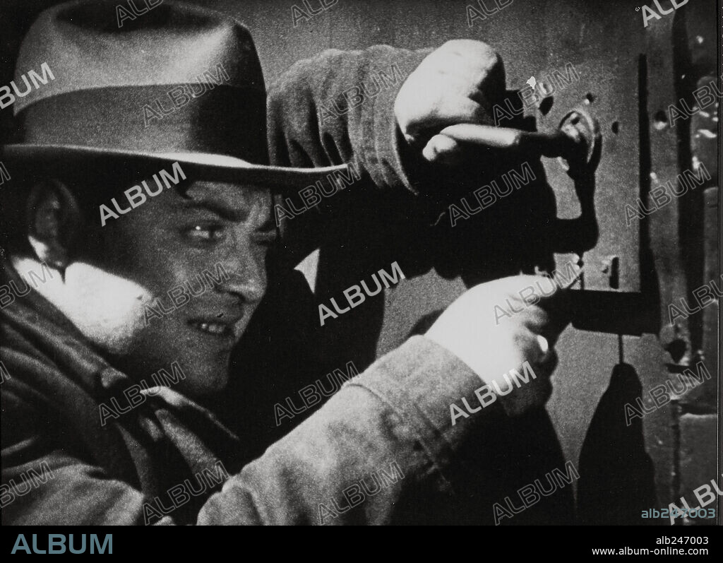 PETER LORRE en M, EL VAMPIRO DE DUSSELDORF, 1931 (M), dirigida por FRITZ LANG. Copyright NERO-FILM AG, BERLIN.