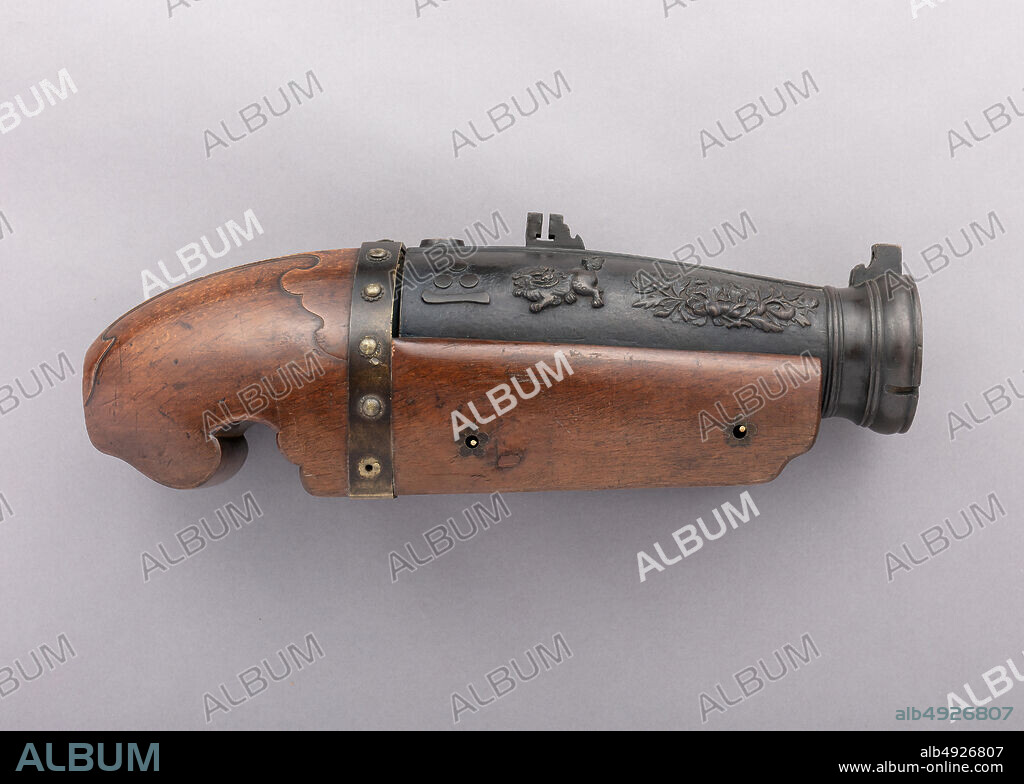 Hand Cannon, Japanese, 19th century, Japanese, Bronze, wood, L 18 3/4 in. (47.6 cm), Firearms-Hand Cannon.