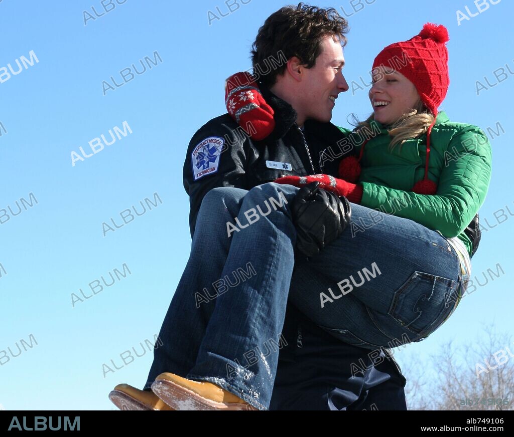 AMY SMART and CHRIS KLEIN in JUST FRIENDS, 2005, directed by ROGER KUMBLE. Copyright NEW LINE CINEMA / MARKFIELD, ALAN.