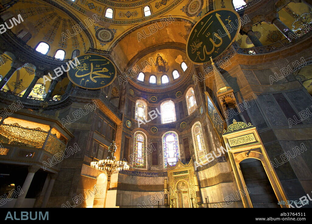 Interior of Hagia Sophia (Aya Sofya Mosque) (The Church of Holy Wisdom), UNESCO World Heritage Site, Istanbul, Turkey, Europe.