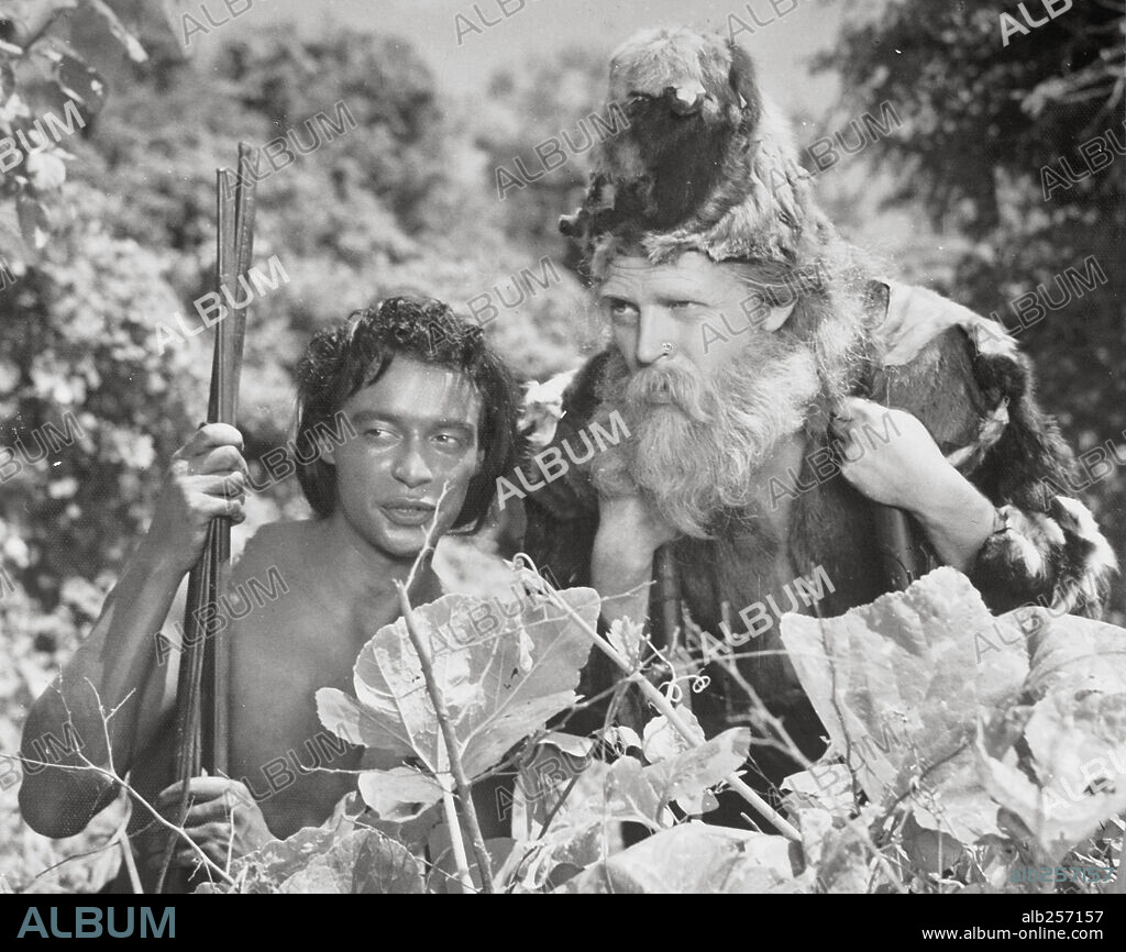 DAN O'HERLIHY y JAIME FERNANDEZ en ROBINSON CRUSOE, 1954, dirigida por LUIS BUÑUEL. Copyright UNITED ARTISTS.