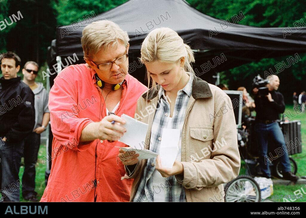 MAGGIE GRACE and RUPERT WAINWRIGHT in THE FOG, 2005, directed by RUPERT WAINWRIGHT. Copyright COLUMBIA PICTURES / McEWAN, ROB.