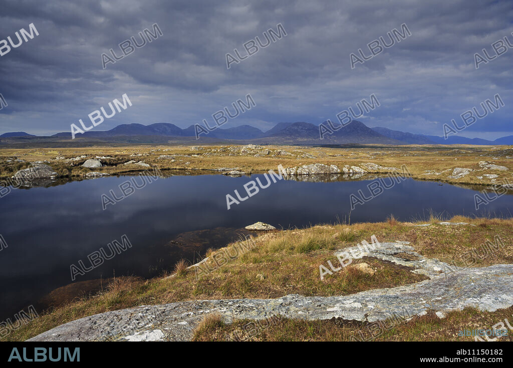 Roundstone Bog and 12 Bens, Connemara, County Galway, Connacht, Republic of Ireland, Europe.