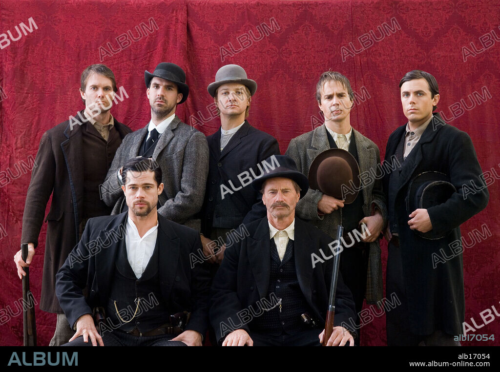 BRAD PITT, CASEY AFFLECK, GARRET DILLAHUNT, JEREMY RENNER, PAUL SCHNEIDER and SAM ROCKWELL in THE ASSASSINATION OF JESSE JAMES BY THE COWARD ROBERT FORD, 2007, directed by ANDREW DOMINIK. Copyright WARNER BROS. / FRENCH, KIMBERLY.