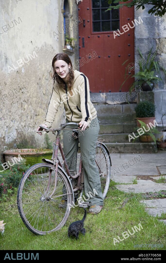 25-30 year old woman with bike.