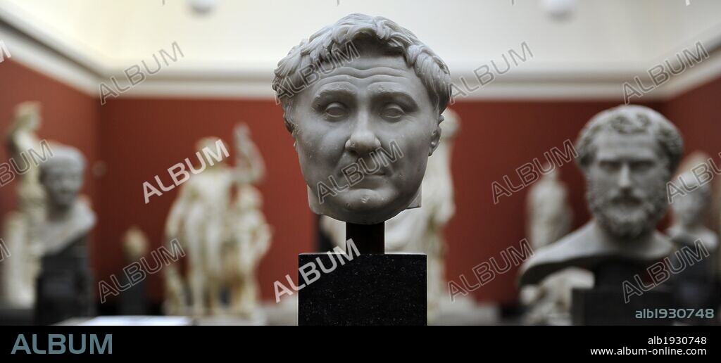 Busto de Pompeyo (106-48 a. C). Militar y político durante Epoca Republicana Romana. Ny Carlsberg Glyptotek. Copenhagen, Denmark. Europe.