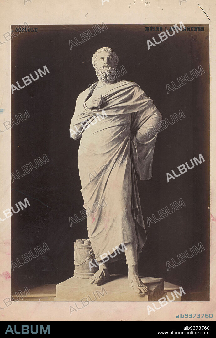 Image of Sophocles in the Lateran Museum in Rome, SOFOCLE MUSEO LATERANENSE, anonymous, Lateraans Paleis, c. 1875 - c. 1900, cardboard, albumen print, height 375 mm × width 270 mm.