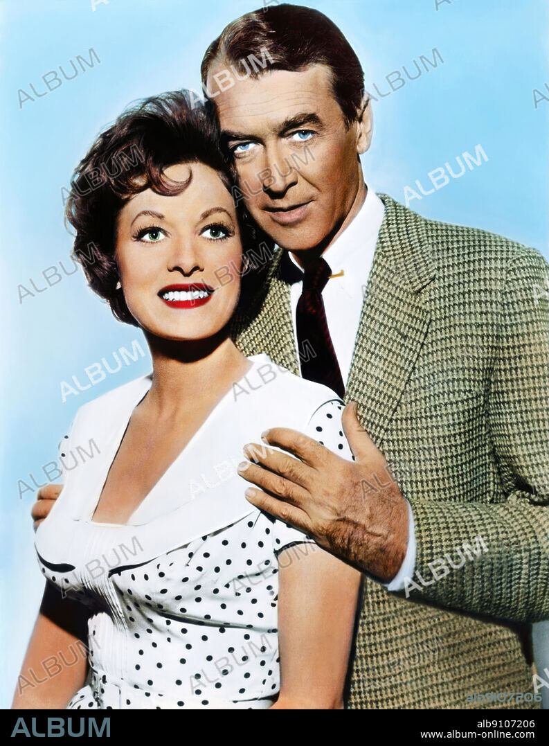 JAMES STEWART and MAUREEN O'HARA in MR HOBBS TAKES A VACATION, 1962, directed by HENRY KOSTER. Copyright 20TH CENTURY FOX.