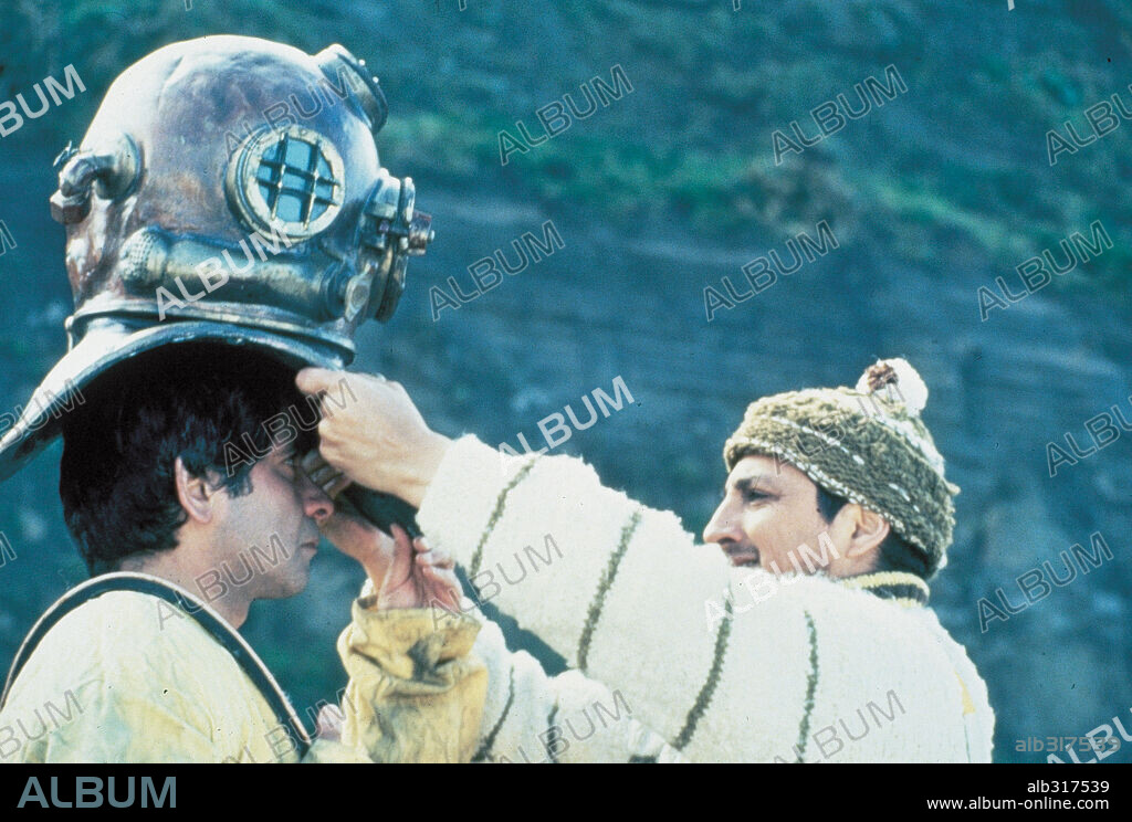 ALDO BERNALES y PATRICIO CONTRERAS en LA FRONTERA, 1991, dirigida por RICARDO LARRAIN.