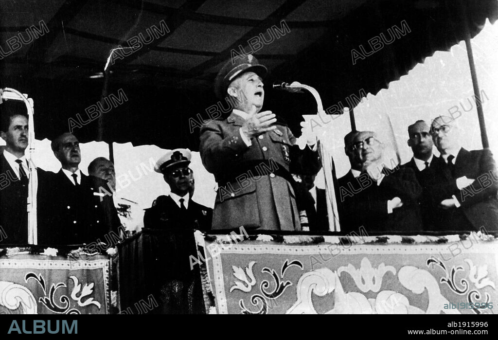 Francisco Franco durante la inauguración del pantano de Cenajo, en Murcia. Año 1960.