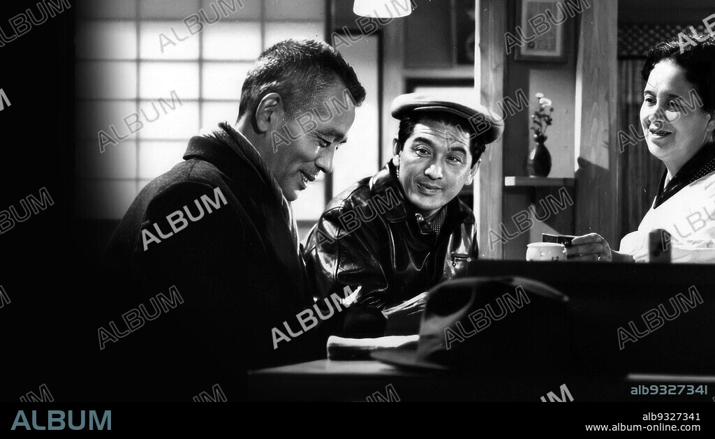 CHISHU RYU and TERUKO NAGAOKA in TOKYO TWILIGHT, 1957 (TOKYO BOSHOKU), directed by YASUJIRO OZU. Copyright Shôchiku.