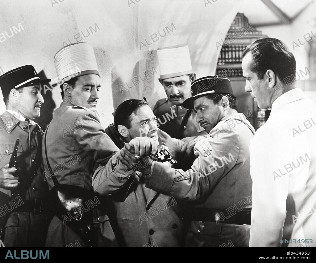 HUMPHREY BOGART and PETER LORRE in CASABLANCA, 1942, directed by MICHAEL CURTIZ. Copyright WARNER BROTHERS.