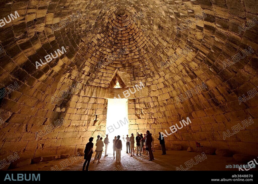 Treasury of Atreus or Tomb of Agamemnon, a "tholos" tomb on the Panagitsa Hill at Mycenae, Peloponnese, Greece, Europe