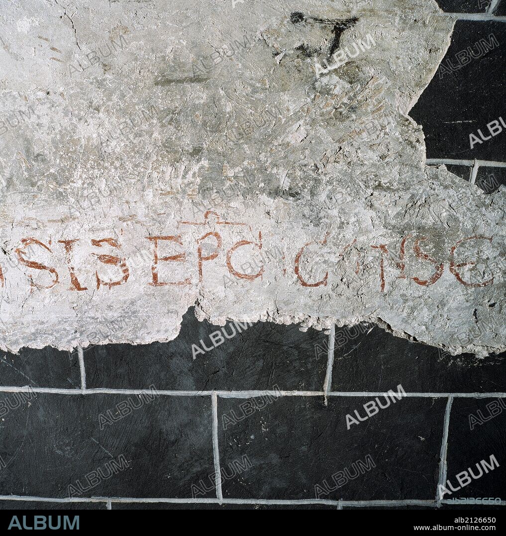 INSCRIPCION EN OCRE del techo de la cripta de la IGLESIA DEL MONASTERIO DE SANTA MARIA DE ALAON, que dice: "XIII DE LAS KALENDAS DE OCTUBRE". Raimundo, obispo de Barbastro, consagró este altar en honor de los Santos Pedro y Pablo (16 de septiembre de?). SOPEIRA. Provincia de Huesca. Aragón. España.
