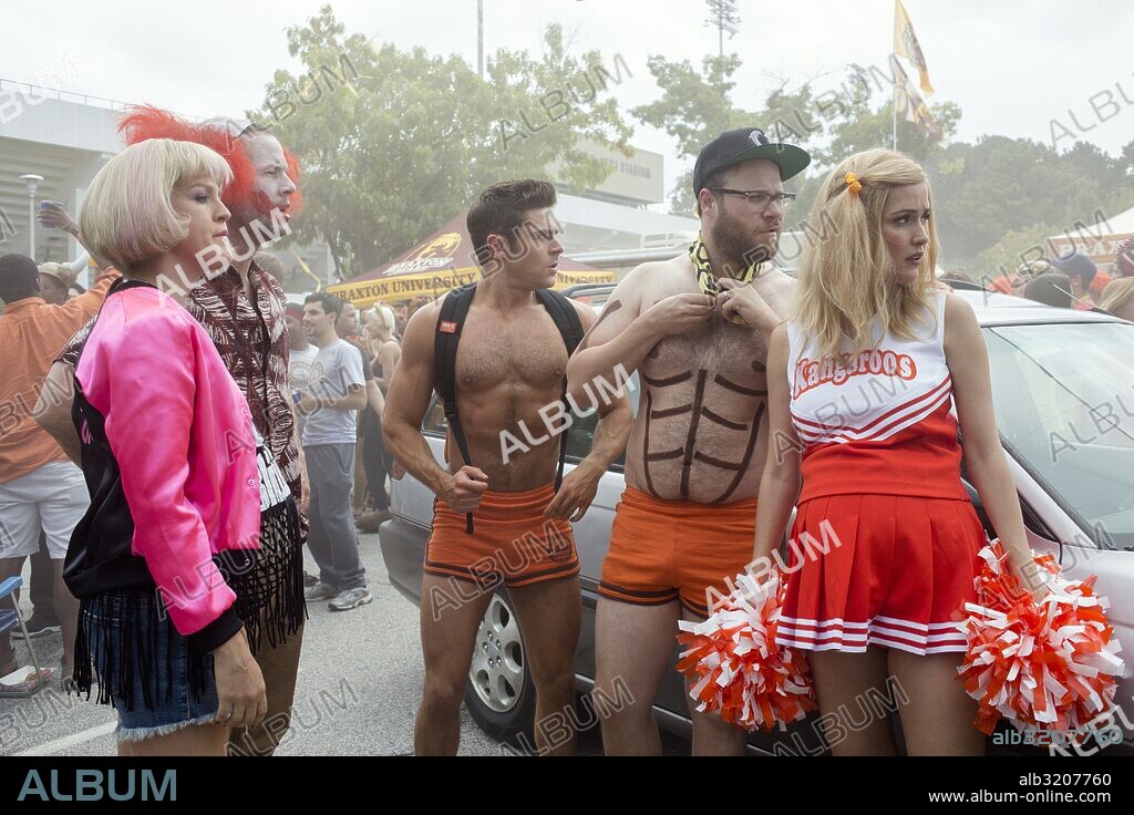 CARLA GALLO, IKE BARINHOLTZ, ROSE BYRNE, SETH ROGEN and ZAC EFRON in NEIGHBORS 2: SORORITY RISING, 2016, directed by NICHOLAS STOLLER. Copyright GOOD UNIVERSE/POINT GREY PICTURE.