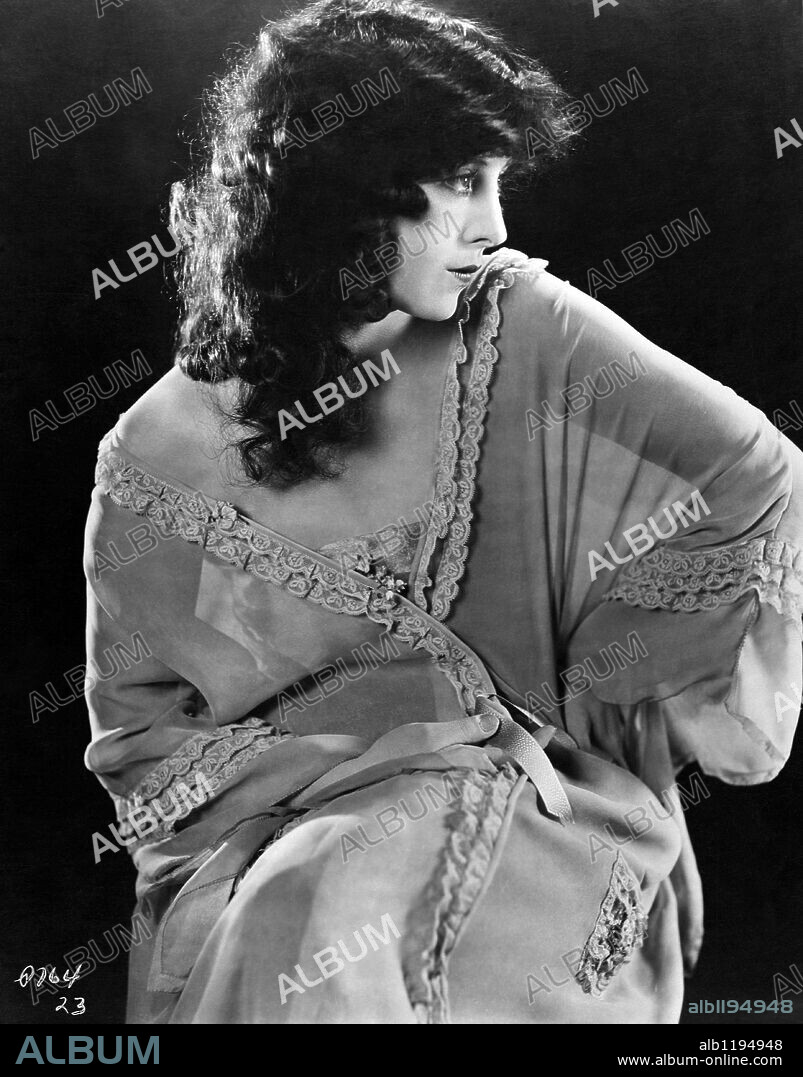 JOBYNA RALSTON in FOR HEAVEN'S SAKE, 1926, directed by SAM TAYLOR. Copyright PARAMOUNT PICTURES.