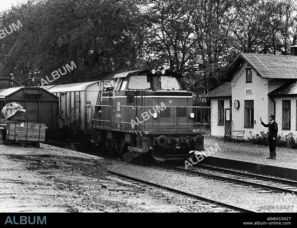 Oxie station järnvägsstation i Malmö 1974. SJ lade ned styckegodstrafiken vid stationen och persontågstrafiken i Oxie juli 1975. Stationsmästare Bertil Håkansson får lämna stationen efter 26 år.. Foto: Bert Olsson /Sydsvenskan / IBL Bildbyrå *** Local Caption *** /.