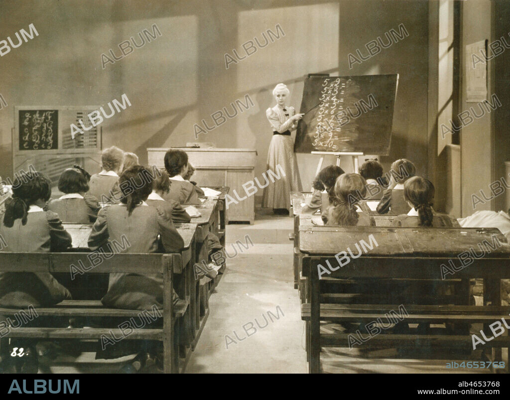 Photo du film 'Claudine a l'ecole' realise par Serge de Poligny (1903-1983) en 1937 d'apres le roman de COLETTE (1873-1954) et WILLY. Credit : Collection KHARBINE-TAPABOR.