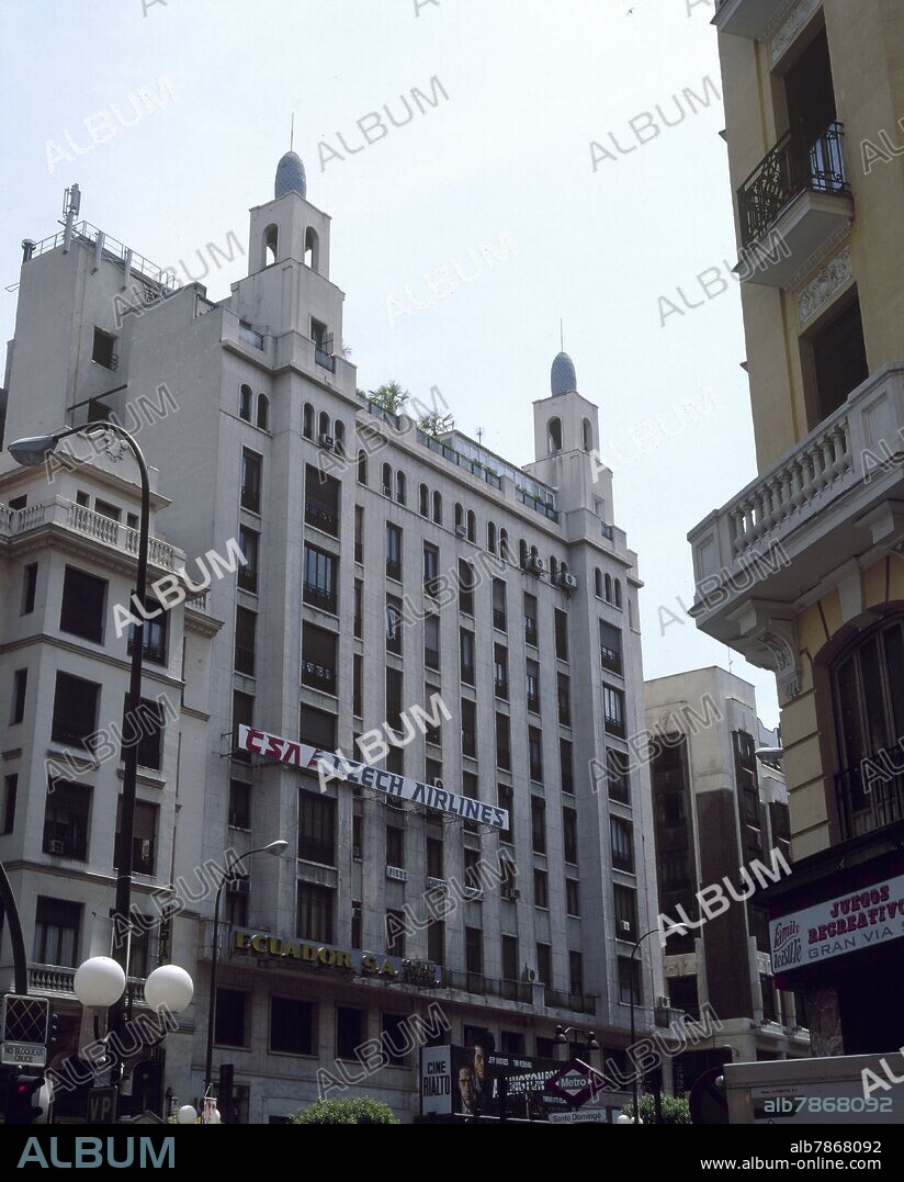 ARAGON PRADERA / MENDOZA USSIA / ALDAMA ELORZ. EDIFICIO DEL CINE RIALTO FUE REALIZADO EN 1930 Y SITUADO EN GRAN VIA 54 SE CONVERTIRIA EN EL TEATRO MOVISTAR RIALTO EN EL AÑO 2005  - FOTO AÑOS 00.