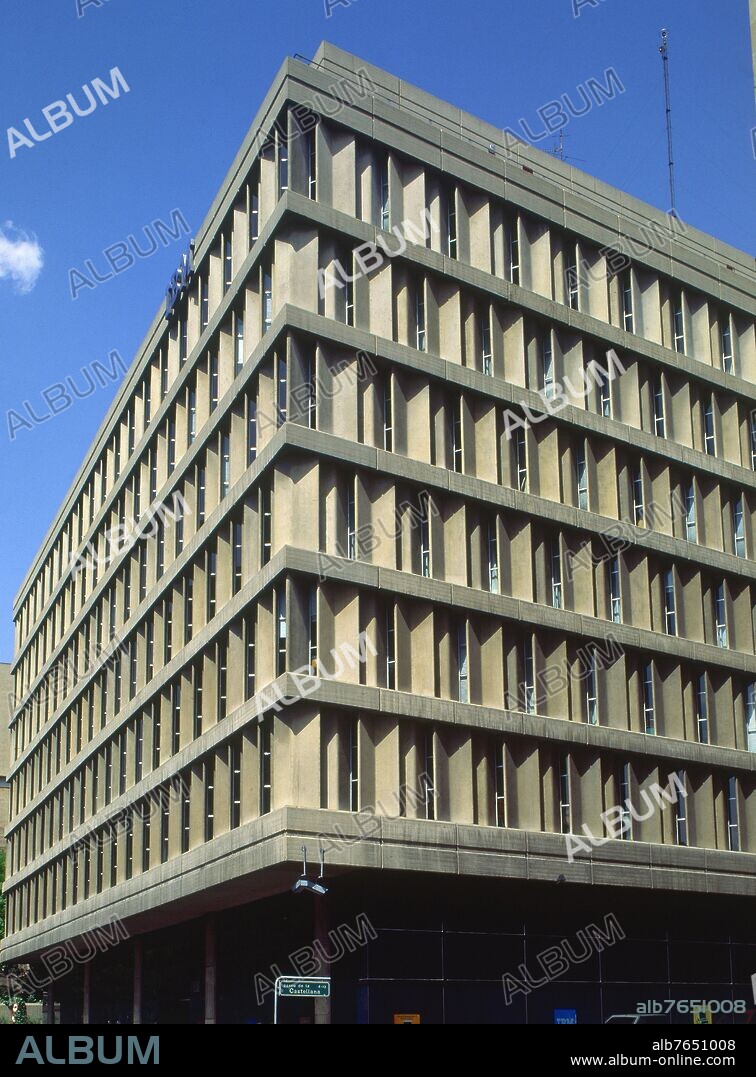 MIGUEL FISAC. EDIFICIO IBM REALIZADO EN 1967.