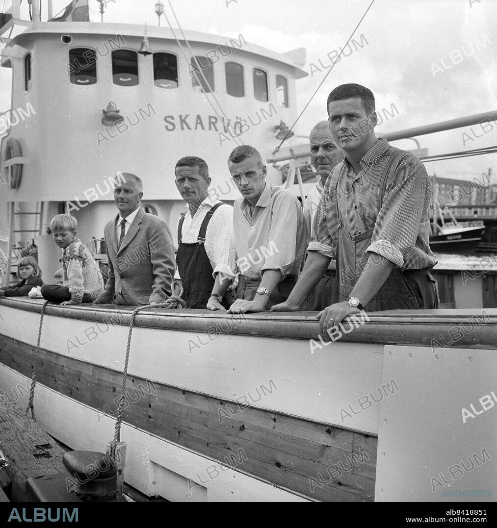 Göteborg juli 1965 - GG 709 Skarvö från Hönö Klåva på premiärtur - byggd 1965 vid Flekkefjord Slipp och Maskinfabrikk i Norge - Familjen Edwardsson *** Local Caption *** GP jul1965_3319. KAMERAREPORTAGE.