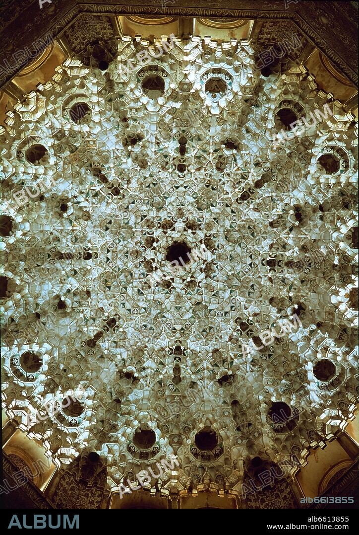 CUPULA DE MOCARABES - SIGLO XIV.