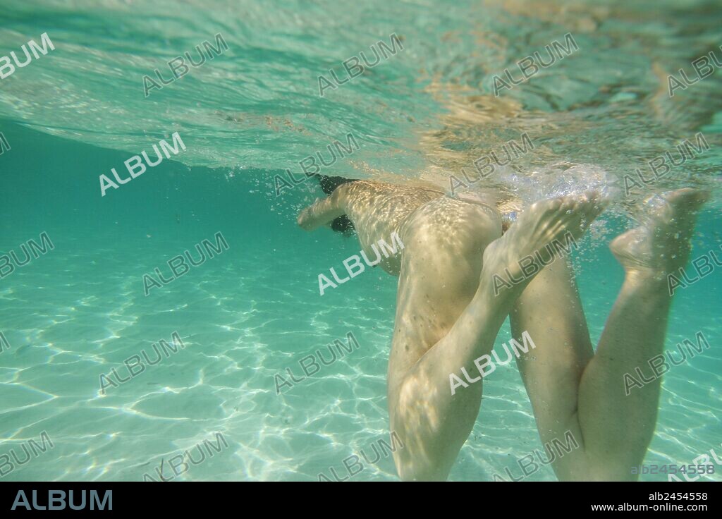mujer desnuda buceando, Cala Marmols, Ses Salines,mallorca, islas baleares, spain, europa.