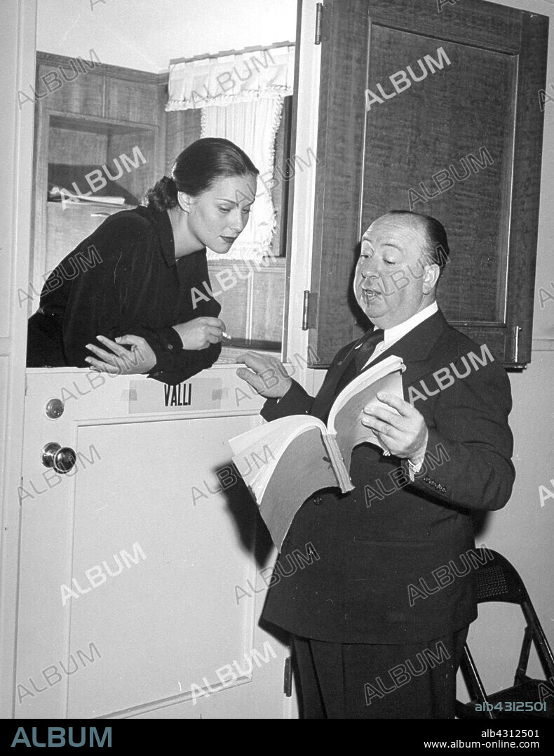 ALFRED HITCHCOCK y ALIDA VALLI en EL PROCESO PARADINE, 1947 (THE PARADINE CASE), dirigida por ALFRED HITCHCOCK. Copyright SELZNICK INTERNATIONAL/ASSOC ARTISTS.