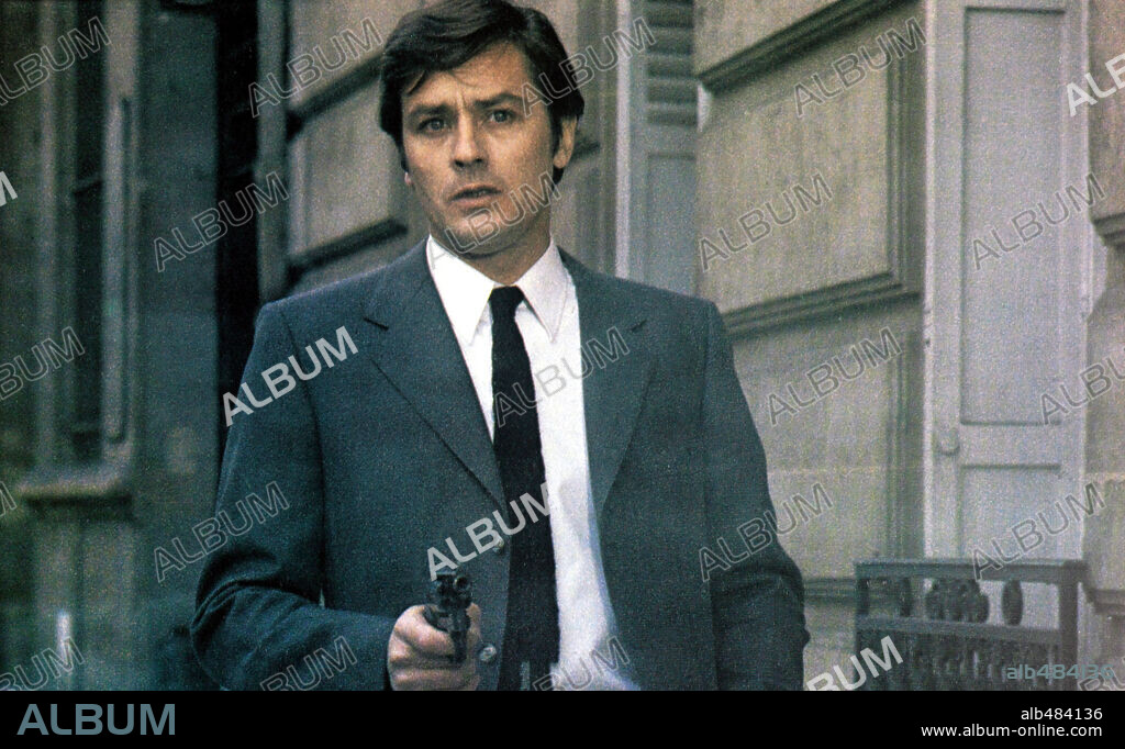 ALAIN DELON en CRÓNICA NEGRA, 1972 (UN FLIC), dirigida por JEAN-PIERRE MELVILLE. Copyright FILMS CORONA.