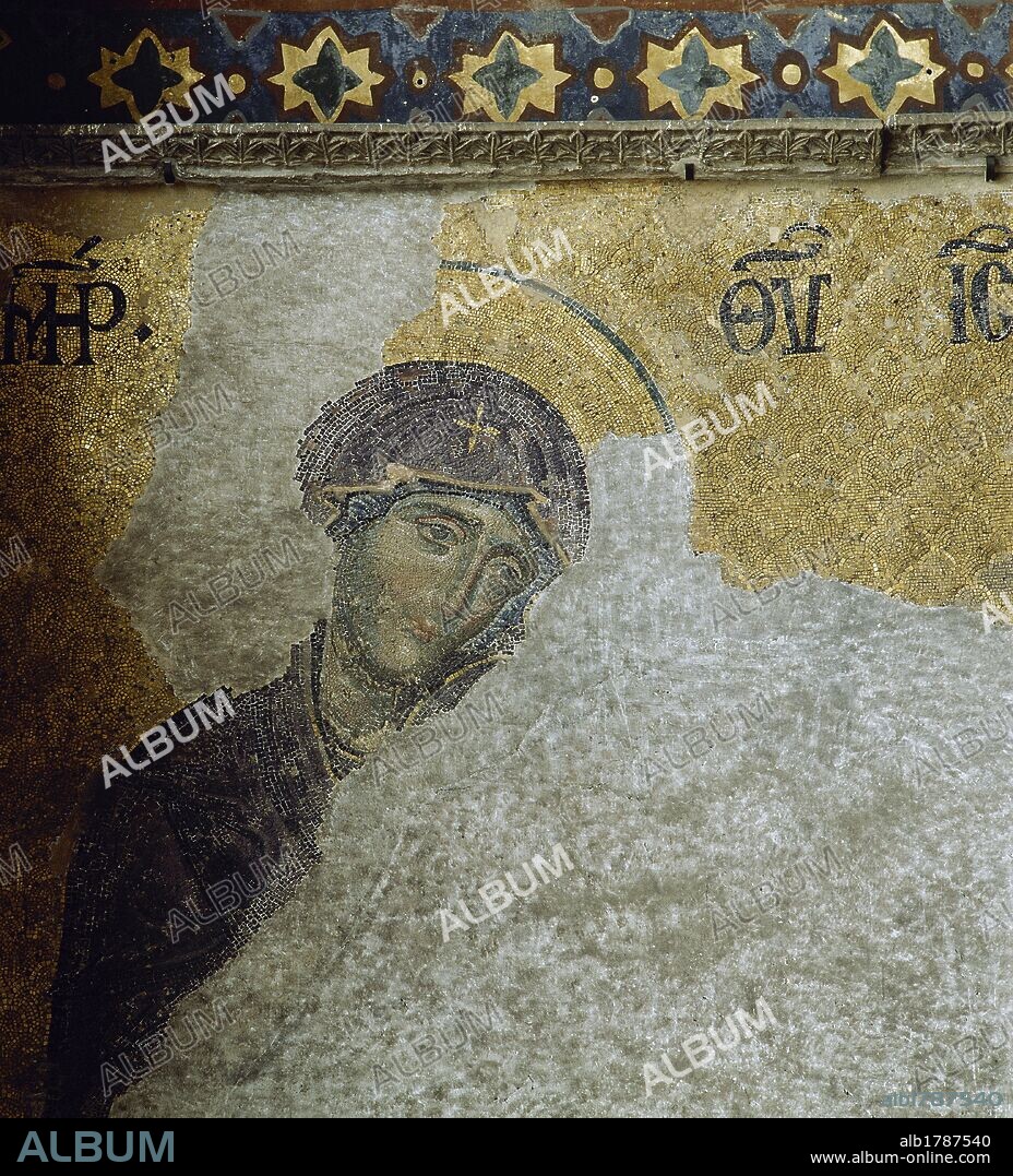 ARTE BIZANTINO. TURQUIA. Mosaico de una DEESIS del s. XII, de la que no quedan más que algunos fragmentos, entre los cuales figuran los rostros de la Virgen, Jesús y San Juan Bautista. Detalle de la VIRGEN MARIA. Localizado en el nicho central de la galería meridional de la BASILICA DE SANTA SOFIA. ESTAMBUL. Turquía.