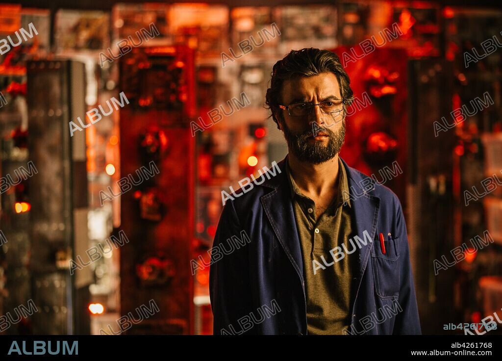 JAVIER REY en SIN FIN, 2018, dirigida por CESAR ESTEBAN ALENDA y JOSE ESTEBAN ALENDA. Copyright Producciones Transatlánticas / Solita Films / Elamedia Estud.