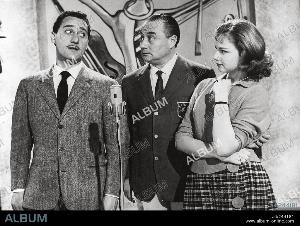 ALBERTO SORDI and LORELLA DE LUCA in SUNDAY IS ALWAYS SUNDAY, 1958 (DOMENICA E SEMPRE DOMENICA). Copyright ATHENA CINEMATOGRAFICA.