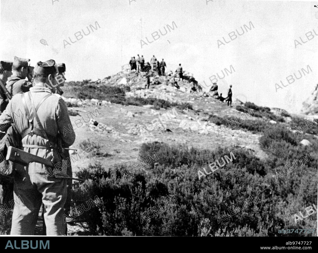 Octubre 1937. Los Primeros Soldados del coronel Antonio Aranda Coronan el Espandes y Ven el Mar.