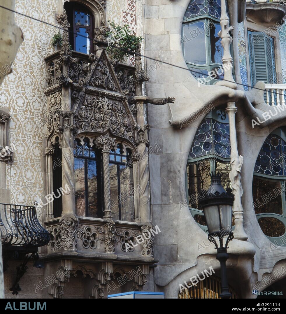 JOSEP PUIG I CADAFALCH. Casa Amatller, 1898-1900. Tribuna neogótica diseño de Puig i Cadalfalch. Modernismo. Barcelona.