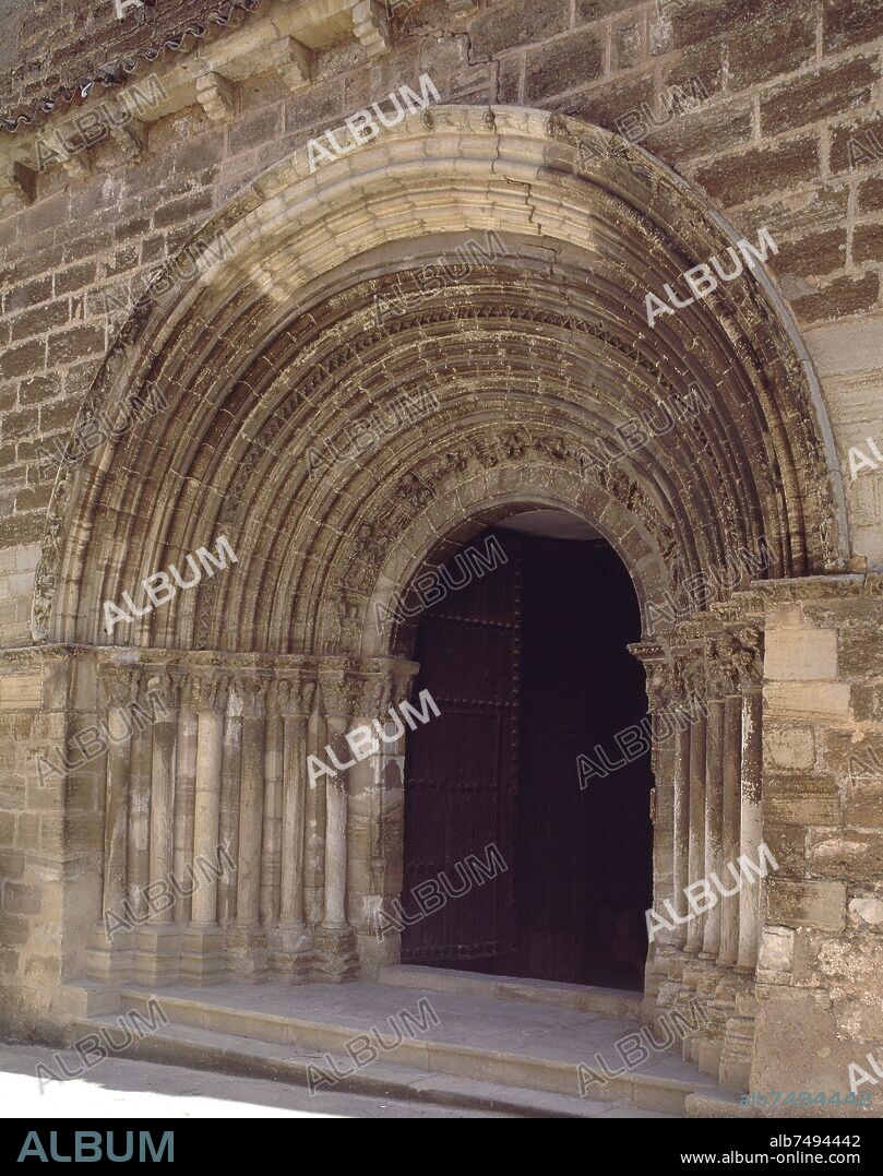 PORTADA ROMANICA DE LA IGLESIA DE SAN SALVADOR DE CIFUENTES - SIGLO XIII.