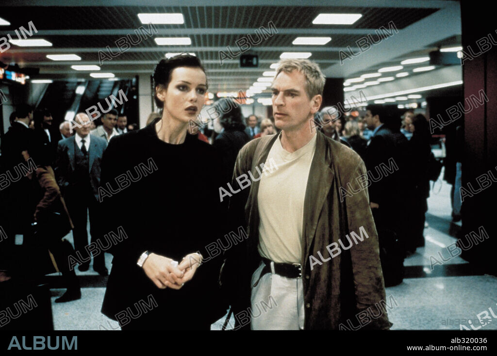 JULIAN SANDS and SAFFRON BURROWS in THE LOSS OF SEXUAL INNOCENCE, 1999, directed by MICHAEL FIGGIS. Copyright SUMMIT ENTERTAINMENT.