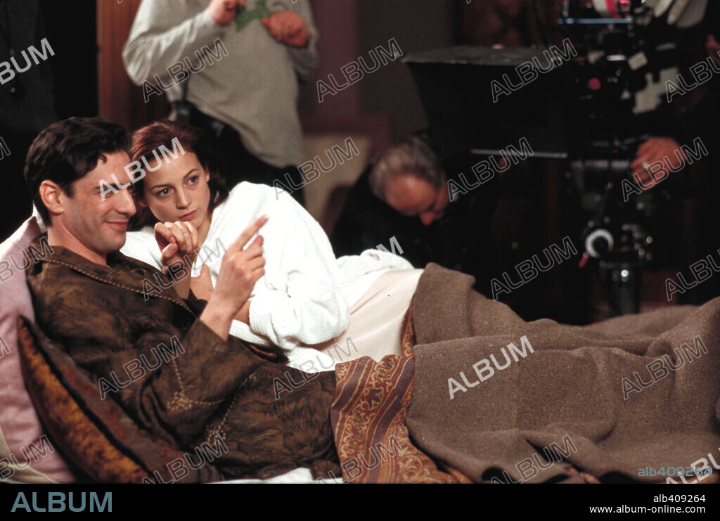 LEONARDO SBARAGLIA y LEONOR WATLING en DESEO, 2002, dirigida por GERARDO VERA. Copyright LOLAFILMS.