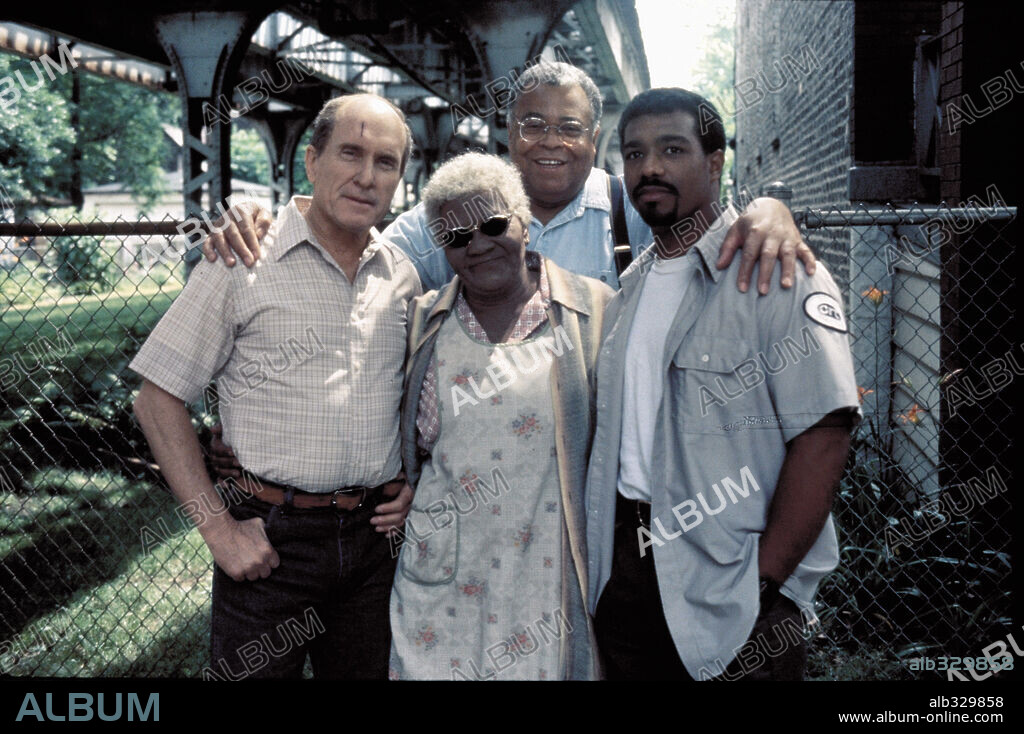 JAMES EARL JONES, MICHAEL BEACH and ROBERT DUVALL in A FAMILY THING, 1996, directed by RICHARD PEACE. Copyright REDIN, VAN.