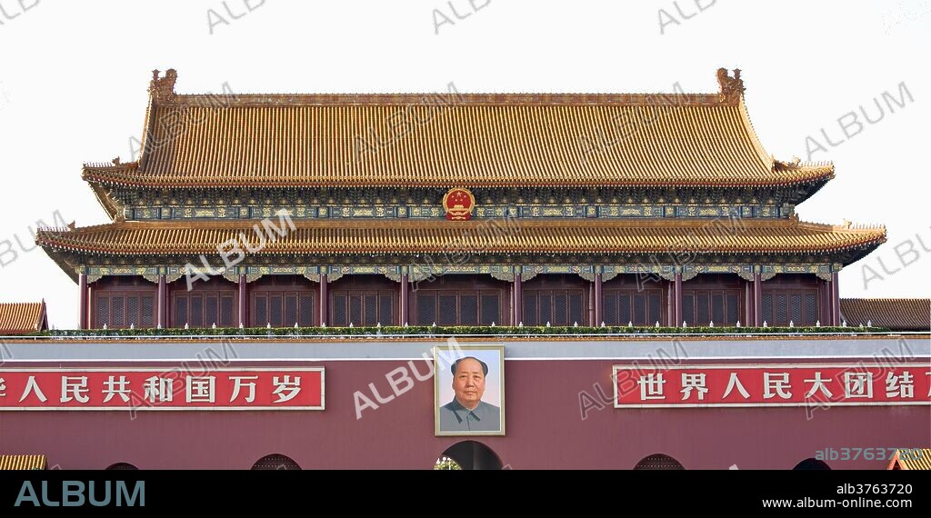 Main entrance to The Forbidden City, with Chairman Mao Tsedong's portrait hanging above the doorway, Beijing, China, Asia.
