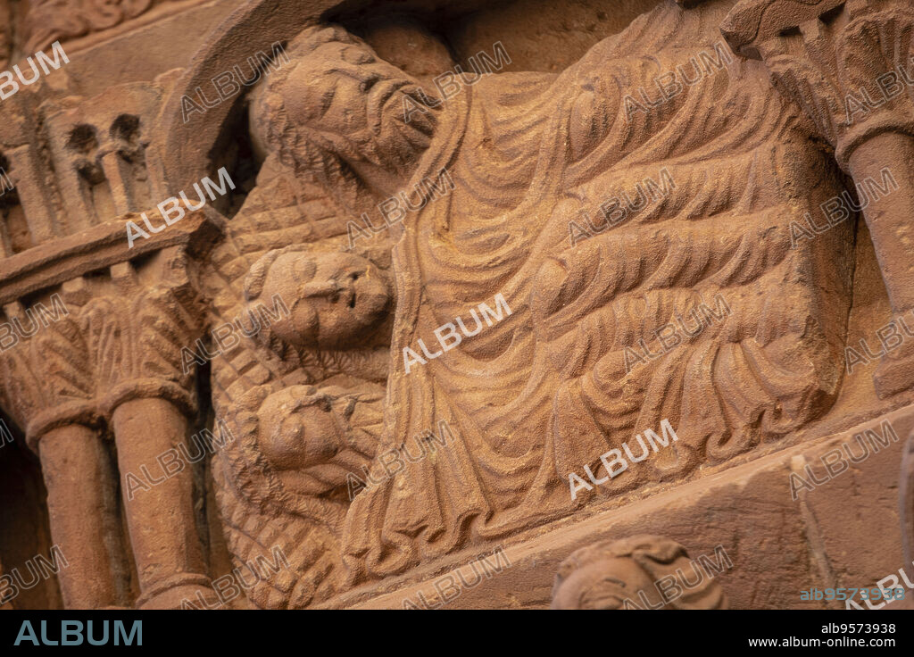 mujer durmiendo entre dos hombres, Iglesia de Santo Domingo, Románico, siglo XII, Soria, Comunidad Autónoma de Castilla, Spain, Europe.