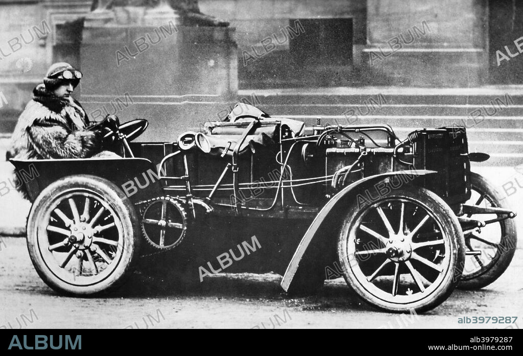 Bugatti prototype built for the Paris-Madrid race, (c1901-c1903?). The man at the wheel is possibly Ettore Bugatti.