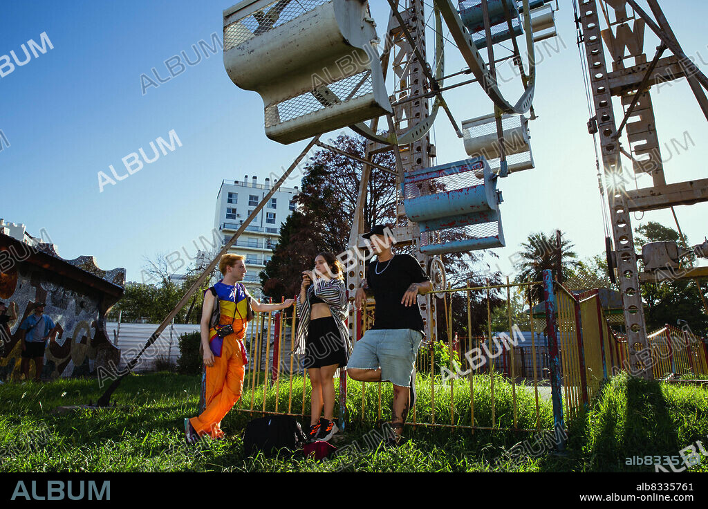 ANGELA TORRES, Ecko y TOMAS WICZ en DIAS DE GALLOS, 2021, dirigida por HERNAN GUERSCHUNY. Copyright WarnerMedia Latin America.