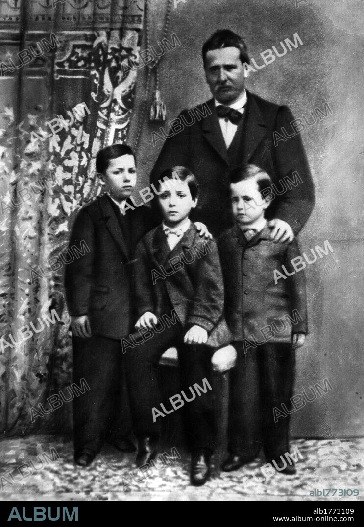Ruggero Pascoli with his sons Giacomo, Luigi and Giovanni. Ruggero Pascoli with his three eldest sons Giacomo, Luigi and Giovanni.