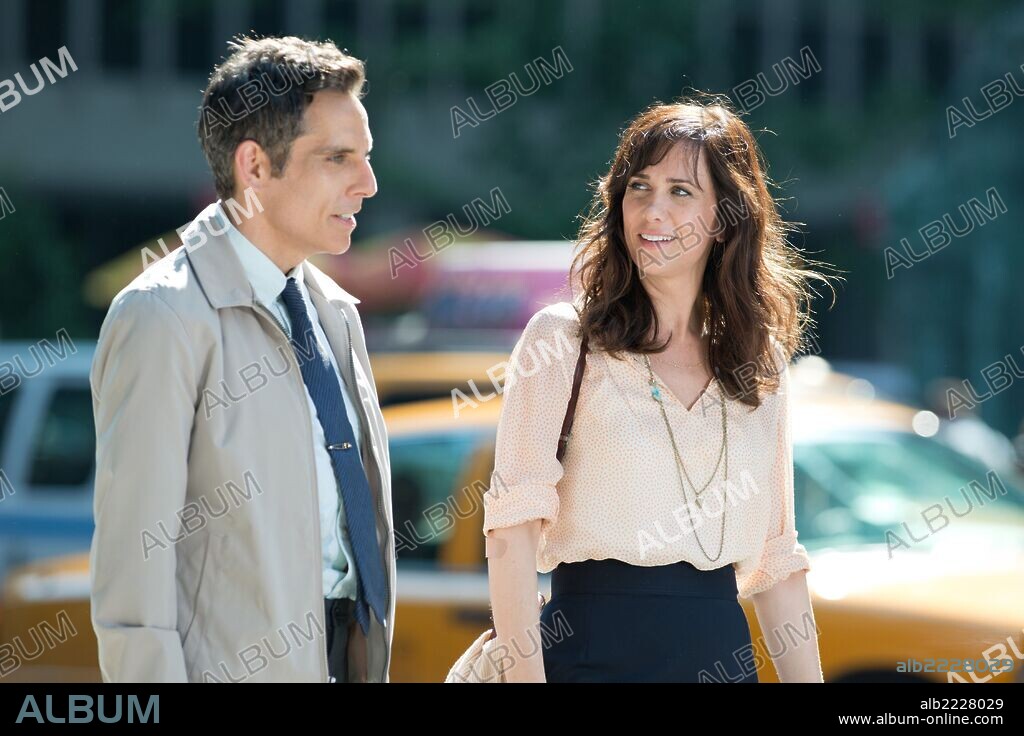 BEN STILLER and KRISTEN WIIG in THE SECRET LIFE OF WALTER MITTY, 2013, directed by BEN STILLER. Copyright SAMUEL GOLDWYN FILMS.