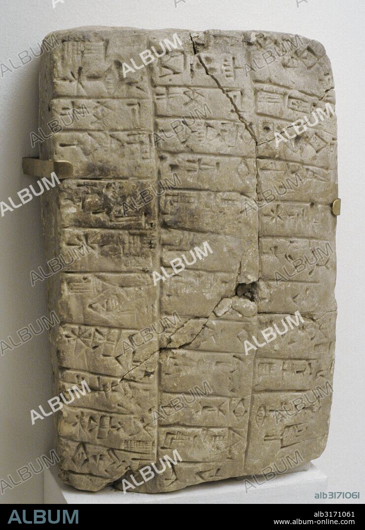 Sumer. Mesopotamia. Early Dynastic Period. Early Bronze Age. Cuneiform script. Brink of Eanatum with a build inscription devoted to the construction of a well baked bricks in the courtyard of the temple of the god Ningirsu. The inscription also mentions military vitories of Eanatum over Elam, Umma and Ur. Lagash, Iraq.  25th BC. The state Hermitage Museum. Saint Petersburg. Russia.