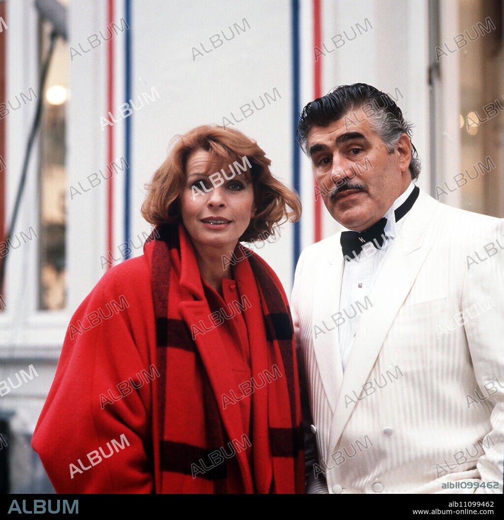 KIR ROYAL / 1. If you get in, you're in / Germany 1986 / Helmut Dietl / General Director Haffenloher (MARIO ADORF), an industrialist from the provinces, is determined to get close to Baby Schimmerlos and become a member of the Munich "Bussi Society". Here with baby's friend Mona (SENTA BERGER). NO SCENE, ! / No set image / Headline: KIR ROYAL / Germany 1986.