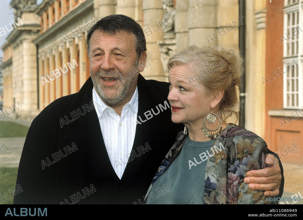 HERZSPRUNG / Herzsprung / D 1992 / Helke Misselwitz / Scene with Johanna's father (GÜNTER LAMPRECHT) and Elsa (EVA MARIA HAGEN) / SCENE.