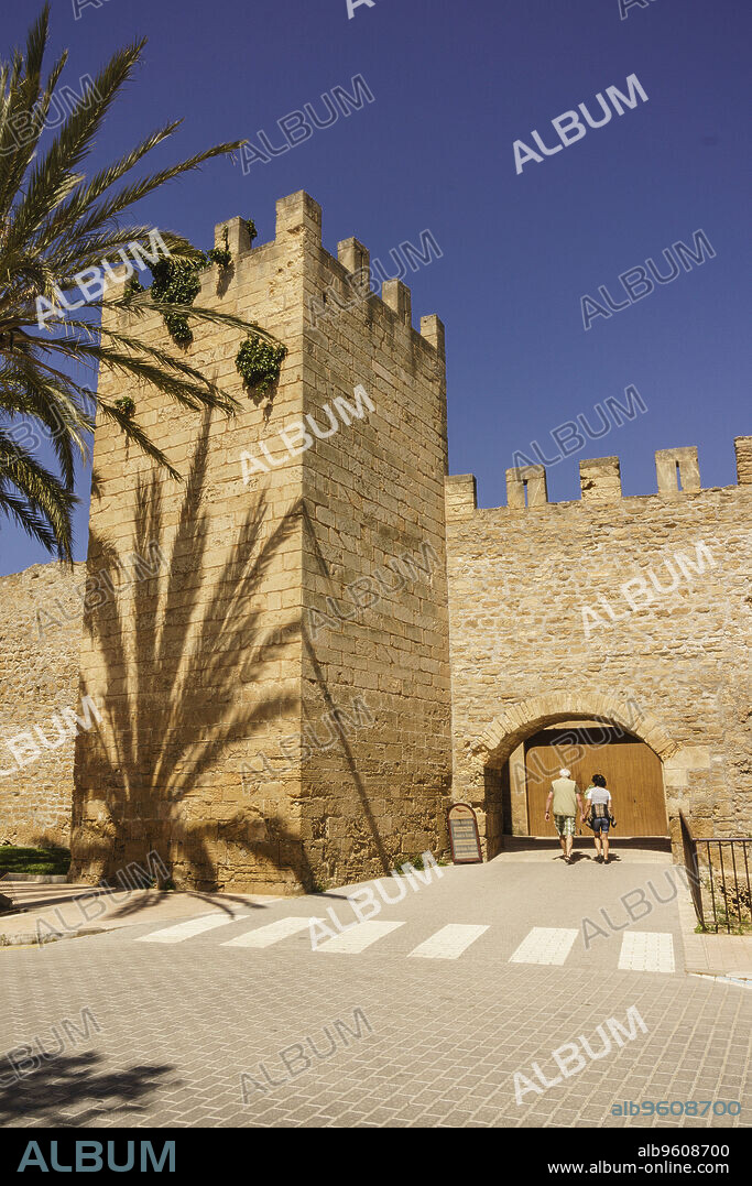 muralla medieval, siglo XIV, Alcudia,Mallorca, islas baleares, Spain.