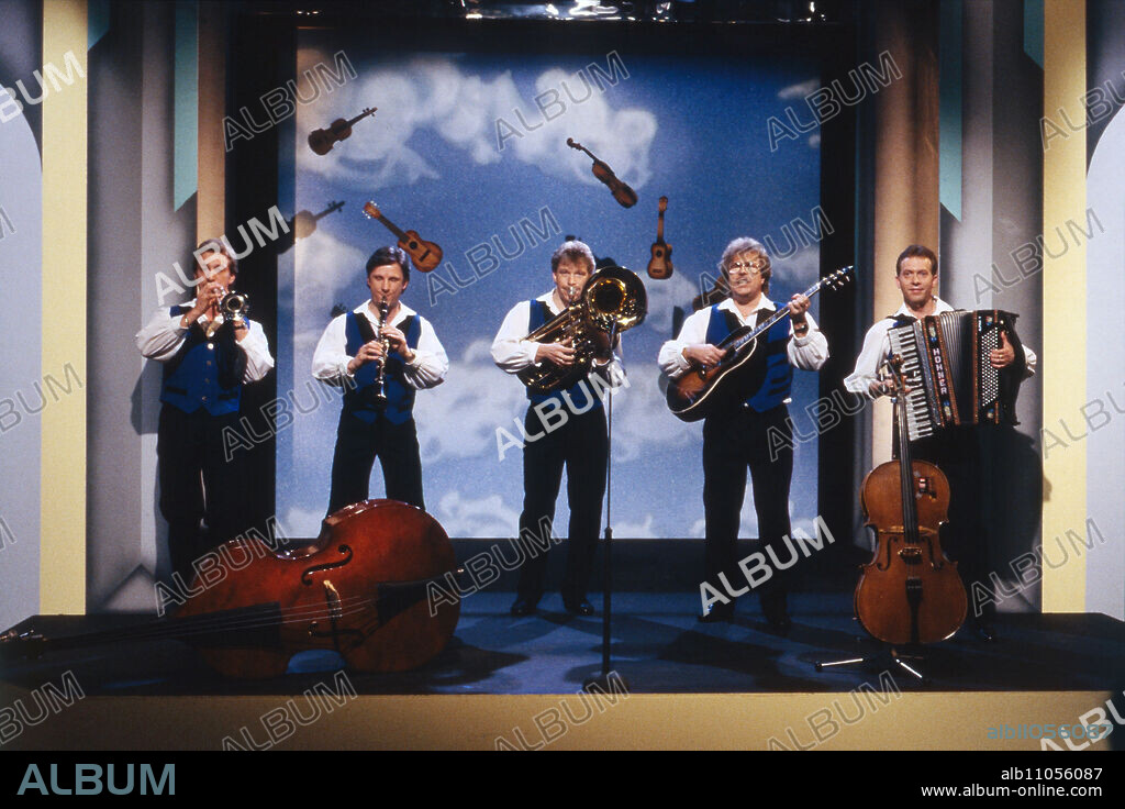 Schwarzwald-Echo, folk music group, at a television appearance, Germany 1990.