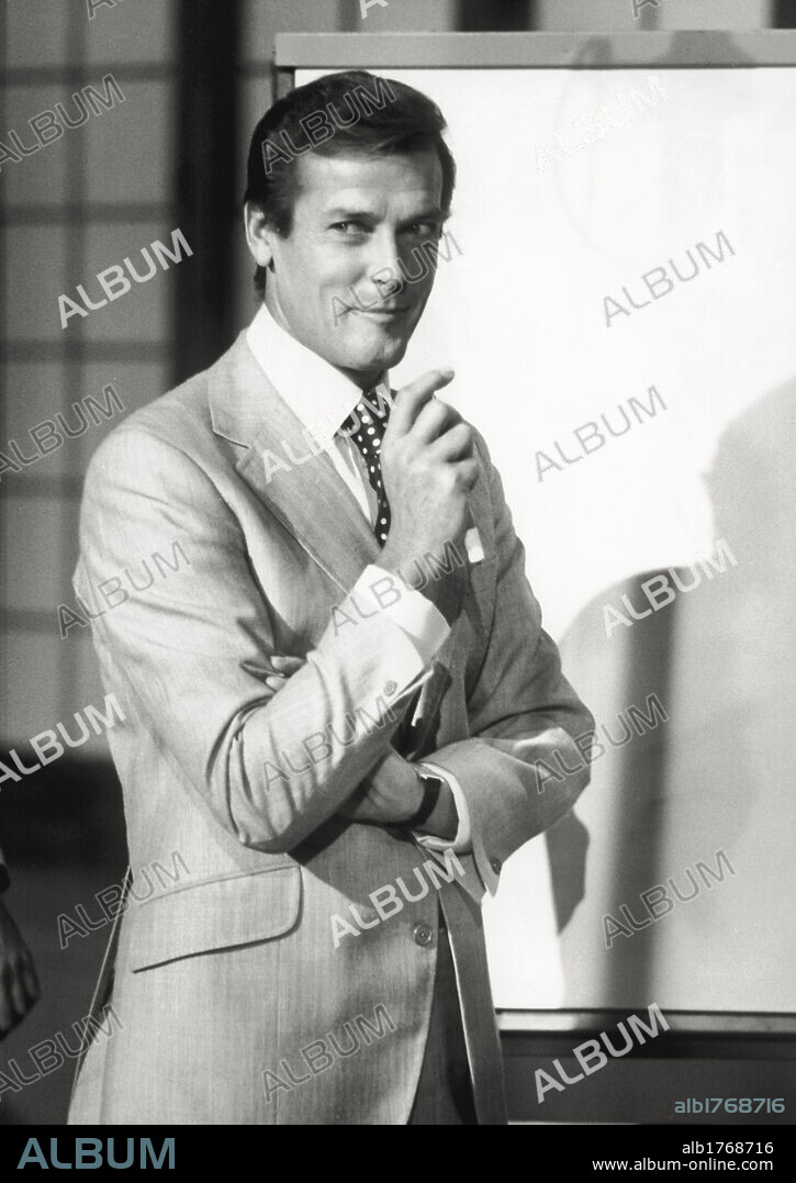 Roger moore sales white tuxedo